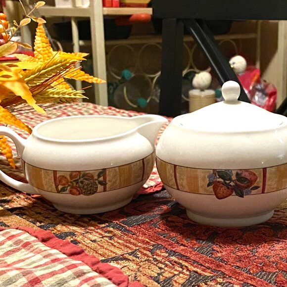 1997 Oneida Sugar & Cream Set (Berries) - Picture 1 of 5